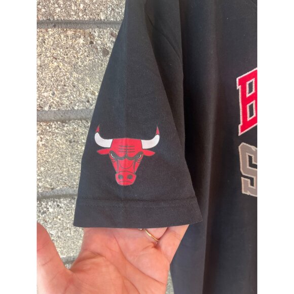 New Era Chicago Bulls NBA Black T-Shirt M 60% Cotton 40% Polyester - Picture 3 of 8